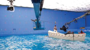 life-of-pi-sfx-shooting-boat-in-a-wavepool-1